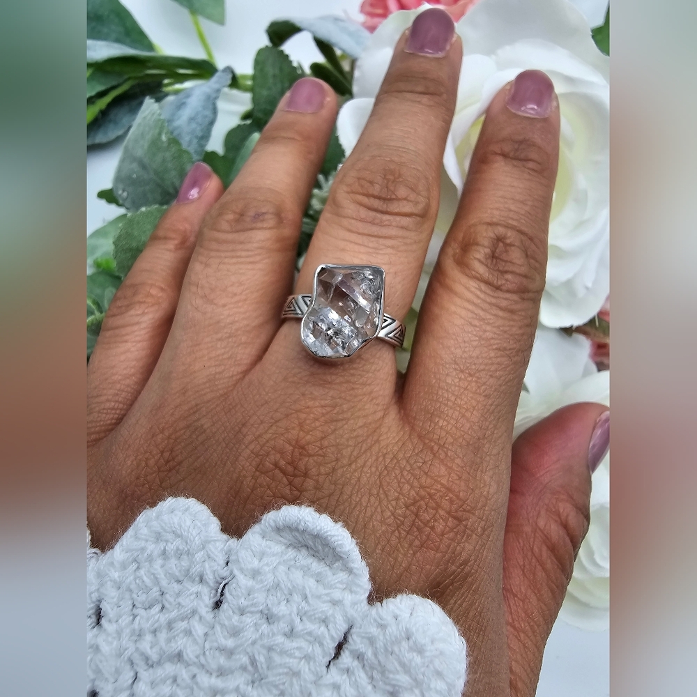 🥰 EMPOWERED RING - Picture 7 of 12